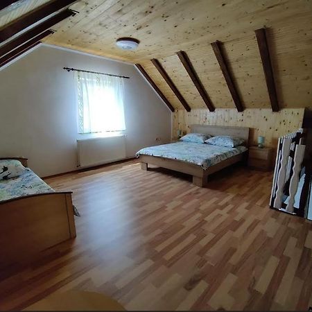 Apartman Niki Lic Екстер'єр фото