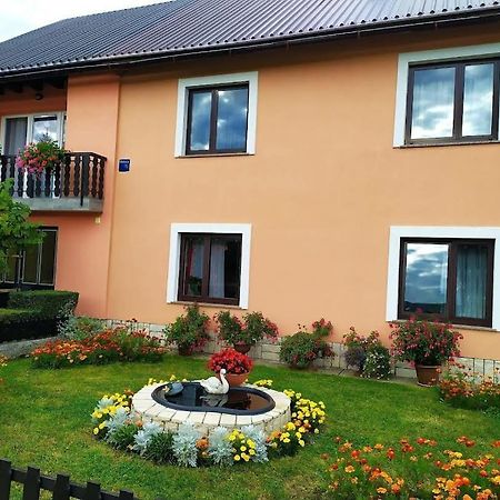 Apartman Niki Lic Екстер'єр фото