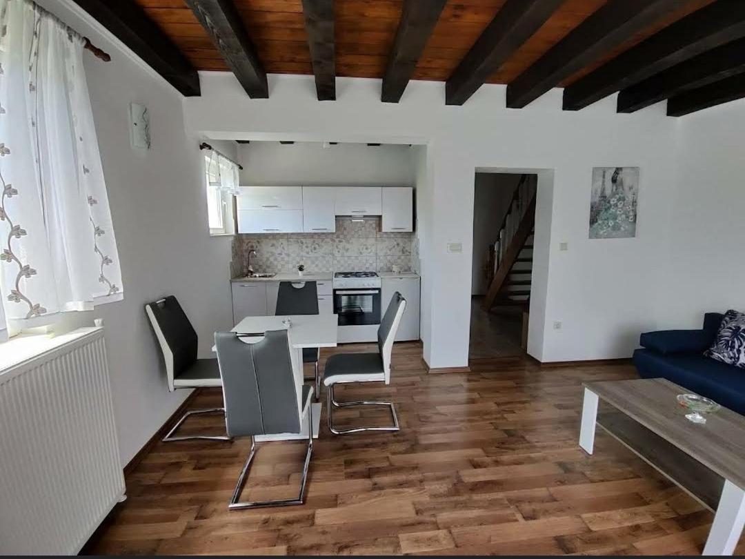 Apartman Niki Lic Екстер'єр фото