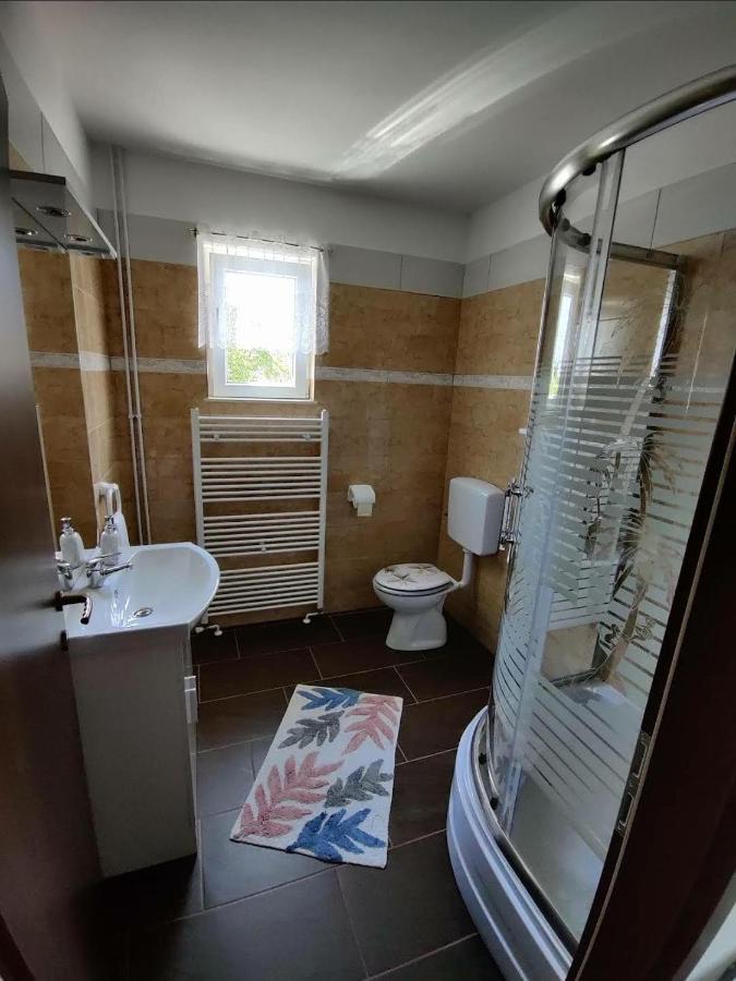 Apartman Niki Lic Екстер'єр фото